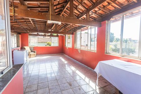 Casa à venda com 321m², 4 quartos e 5 vagas Casa à venda com 321m², 4 quartos e 5 vagasTerraço/Área de Serviço