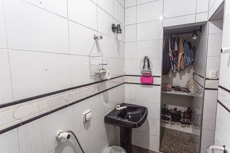 Casa à venda com 321m², 4 quartos e 5 vagas Casa à venda com 321m², 4 quartos e 5 vagasBanheiro da Suíte 2