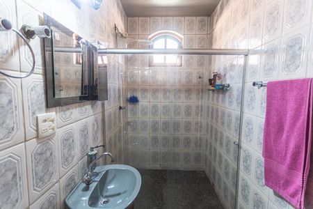 Casa à venda com 321m², 4 quartos e 5 vagas Casa à venda com 321m², 4 quartos e 5 vagasBanheiro da Suíte 1