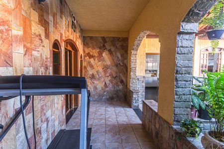 Casa à venda com 321m², 4 quartos e 5 vagas Casa à venda com 321m², 4 quartos e 5 vagasEntrada