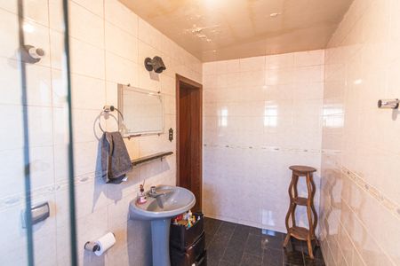 Casa à venda com 321m², 4 quartos e 5 vagas Casa à venda com 321m², 4 quartos e 5 vagasBanheiro da Suíte 3 no 2° Pavimento