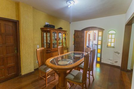 Casa à venda com 321m², 4 quartos e 5 vagas Casa à venda com 321m², 4 quartos e 5 vagasSala 1