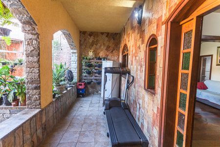 Casa à venda com 321m², 4 quartos e 5 vagas Casa à venda com 321m², 4 quartos e 5 vagasEntrada