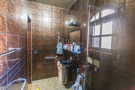 Casa à venda com 321m², 4 quartos e 5 vagas Casa à venda com 321m², 4 quartos e 5 vagasBanheiro da Suíte 4 no 2° Pavimento