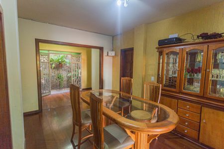 Casa à venda com 321m², 4 quartos e 5 vagas Casa à venda com 321m², 4 quartos e 5 vagasSala 1