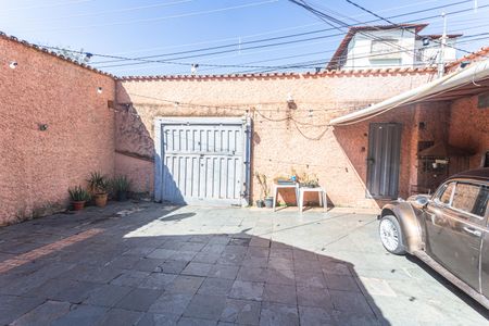 Casa à venda com 321m², 4 quartos e 5 vagas Casa à venda com 321m², 4 quartos e 5 vagasGaragem/Entrada