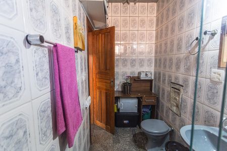 Casa à venda com 321m², 4 quartos e 5 vagas Casa à venda com 321m², 4 quartos e 5 vagasBanheiro da Suíte 1