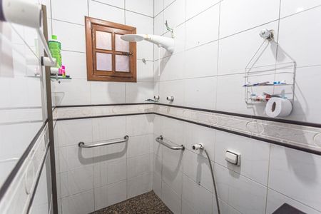 Casa à venda com 321m², 4 quartos e 5 vagas Casa à venda com 321m², 4 quartos e 5 vagasBanheiro da Suíte 2