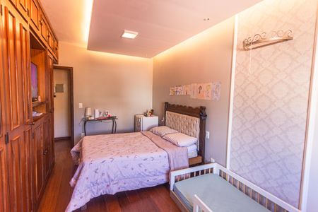 Casa à venda com 321m², 4 quartos e 5 vagas Casa à venda com 321m², 4 quartos e 5 vagasSuíte 4 no 2° Pavimento