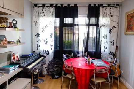 Casa à venda com 251m², 2 quartos e 2 vagasSala