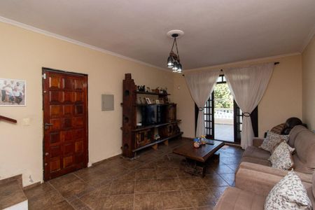 Casa à venda com 166m², 3 quartos e 2 vagasSala