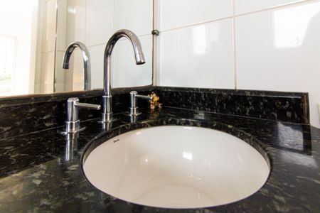 Apartamento à venda com 82m², 2 quartos e 2 vagas Apartamento à venda com 82m², 2 quartos e 2 vagasBanheiro da Suíte