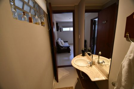 Casa à venda com 340m², 4 quartos e 2 vagasLavabo