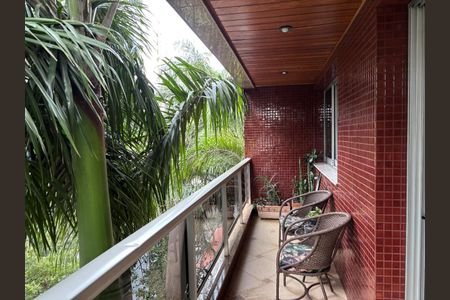 Apartamento à venda com 182m², 4 quartos e 4 vagas Apartamento à venda com 182m², 4 quartos e 4 vagasVaranda