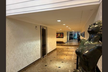 Apartamento à venda com 182m², 4 quartos e 4 vagas Apartamento à venda com 182m², 4 quartos e 4 vagasHall Social