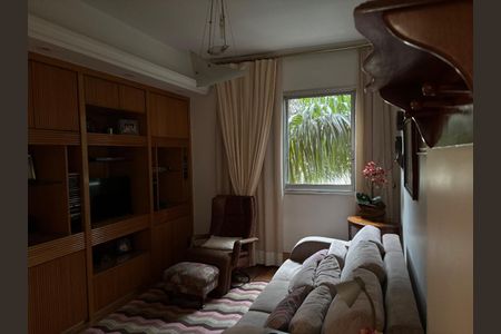 Apartamento à venda com 182m², 4 quartos e 4 vagas Apartamento à venda com 182m², 4 quartos e 4 vagasSala de TV