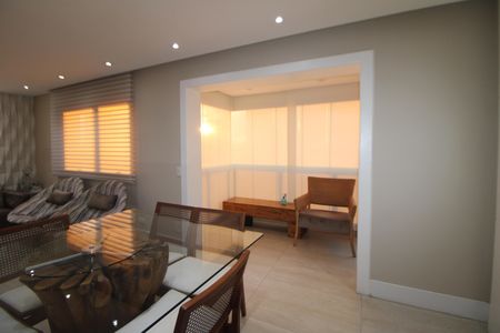 Apartamento à venda com 140m², 3 quartos e 3 vagasSala - Varanda