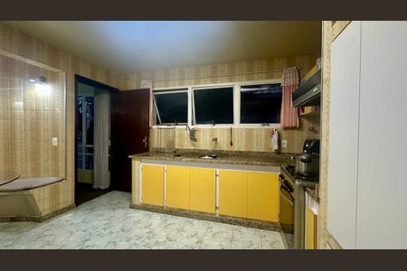 Apartamento à venda com 190m², 4 quartos e 2 vagasCozinha