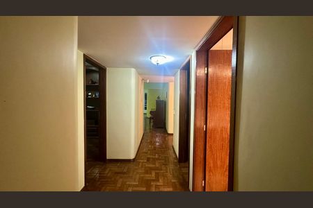 Apartamento à venda com 190m², 4 quartos e 2 vagasCorredor