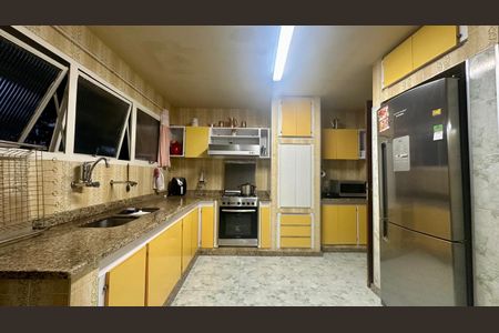 Apartamento à venda com 190m², 4 quartos e 2 vagasCozinha