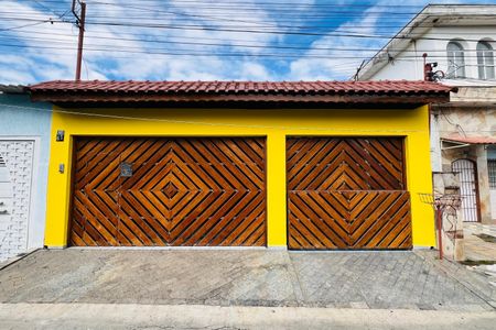 Casa à venda com 320m², 5 quartos e 3 vagas Casa à venda com 320m², 5 quartos e 3 vagasFachada