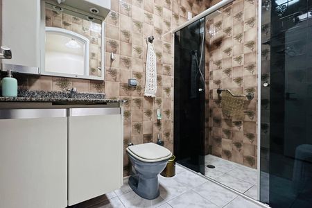 Casa à venda com 320m², 5 quartos e 3 vagas Casa à venda com 320m², 5 quartos e 3 vagasBanheiro 2