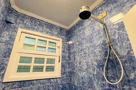 Casa à venda com 320m², 5 quartos e 3 vagas Casa à venda com 320m², 5 quartos e 3 vagasBanheiro 1