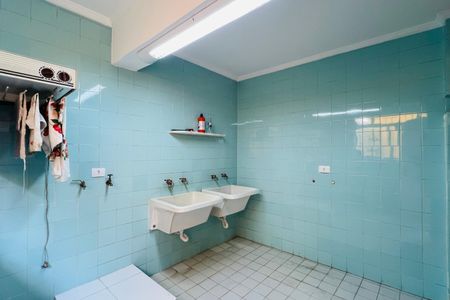 Casa à venda com 320m², 5 quartos e 3 vagas Casa à venda com 320m², 5 quartos e 3 vagasÁrea de Serviço