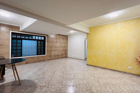 Casa à venda com 320m², 5 quartos e 3 vagas Casa à venda com 320m², 5 quartos e 3 vagasSala de TV