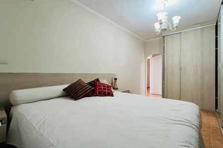 Casa à venda com 320m², 5 quartos e 3 vagas Casa à venda com 320m², 5 quartos e 3 vagasSuíte