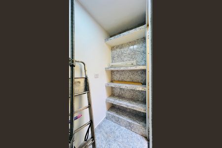 Casa à venda com 320m², 5 quartos e 3 vagas Casa à venda com 320m², 5 quartos e 3 vagasDespensa
