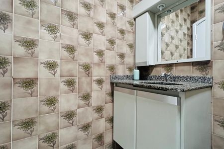 Casa à venda com 320m², 5 quartos e 3 vagas Casa à venda com 320m², 5 quartos e 3 vagasBanheiro 2