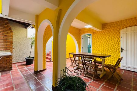 Casa à venda com 320m², 5 quartos e 3 vagas Casa à venda com 320m², 5 quartos e 3 vagasÁrea da Churrasqueira