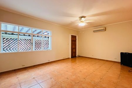 Casa à venda com 320m², 5 quartos e 3 vagas Casa à venda com 320m², 5 quartos e 3 vagasSala