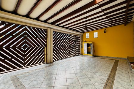 Casa à venda com 320m², 5 quartos e 3 vagas Casa à venda com 320m², 5 quartos e 3 vagasGaragem