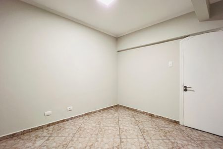 Casa à venda com 320m², 5 quartos e 3 vagas Casa à venda com 320m², 5 quartos e 3 vagasQuarto 2