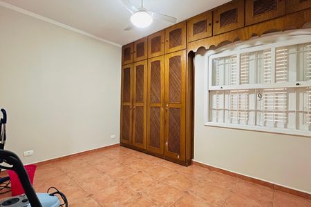 Casa à venda com 320m², 5 quartos e 3 vagas Casa à venda com 320m², 5 quartos e 3 vagasQuarto 4