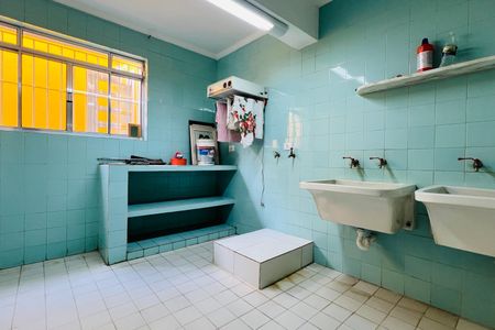 Casa à venda com 320m², 5 quartos e 3 vagas Casa à venda com 320m², 5 quartos e 3 vagasÁrea de Serviço