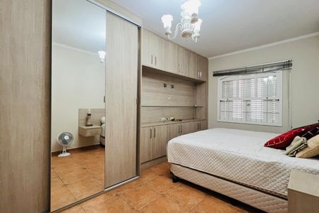 Casa à venda com 320m², 5 quartos e 3 vagas Casa à venda com 320m², 5 quartos e 3 vagasSuíte
