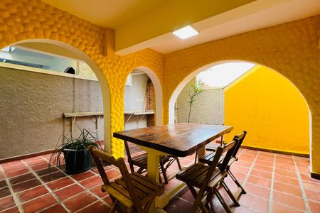 Casa à venda com 320m², 5 quartos e 3 vagas Casa à venda com 320m², 5 quartos e 3 vagasÁrea da Churrasqueira