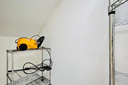 Casa à venda com 320m², 5 quartos e 3 vagas Casa à venda com 320m², 5 quartos e 3 vagasDespensa