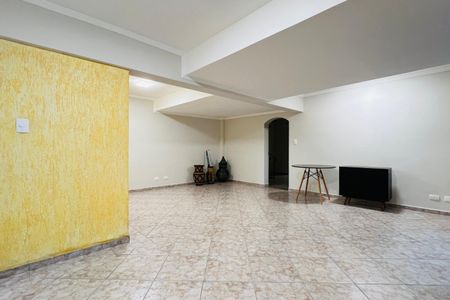 Casa à venda com 320m², 5 quartos e 3 vagas Casa à venda com 320m², 5 quartos e 3 vagasSala de TV