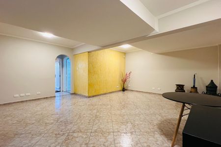 Casa à venda com 320m², 5 quartos e 3 vagas Casa à venda com 320m², 5 quartos e 3 vagasSala de TV