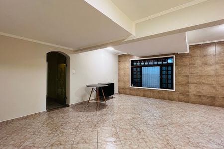 Casa à venda com 320m², 5 quartos e 3 vagas Casa à venda com 320m², 5 quartos e 3 vagasSala de TV