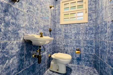 Casa à venda com 320m², 5 quartos e 3 vagas Casa à venda com 320m², 5 quartos e 3 vagasBanheiro 1