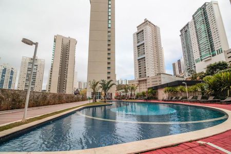 Apartamento à venda com 92m², 3 quartos e 2 vagas Apartamento à venda com 92m², 3 quartos e 2 vagasÁrea comum - Piscina