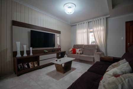 Casa à venda com 200m², 3 quartos e 2 vagas Casa à venda com 200m², 3 quartos e 2 vagasSala