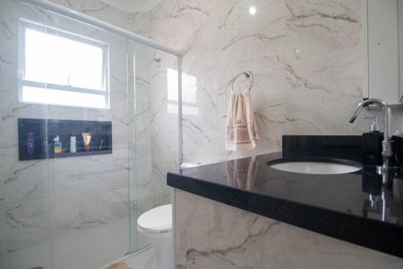 Casa à venda com 200m², 3 quartos e 2 vagas Casa à venda com 200m², 3 quartos e 2 vagasBanheiro