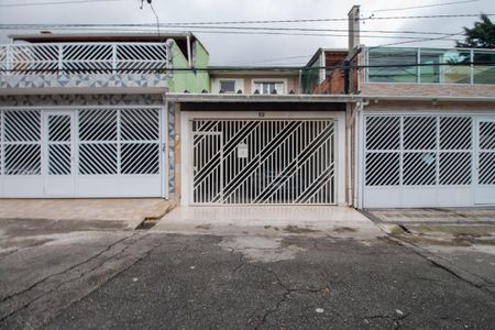 Casa à venda com 200m², 3 quartos e 2 vagas Casa à venda com 200m², 3 quartos e 2 vagasFachada