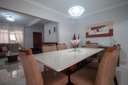 Casa à venda com 200m², 3 quartos e 2 vagas Casa à venda com 200m², 3 quartos e 2 vagasSala